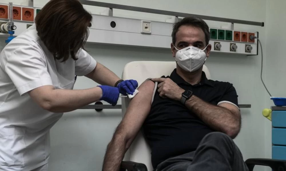 «Φυσιολογικός ορός το εμβόλιο του Μητσοτάκη;» - Η ανάρτηση νοσηλεύτριας